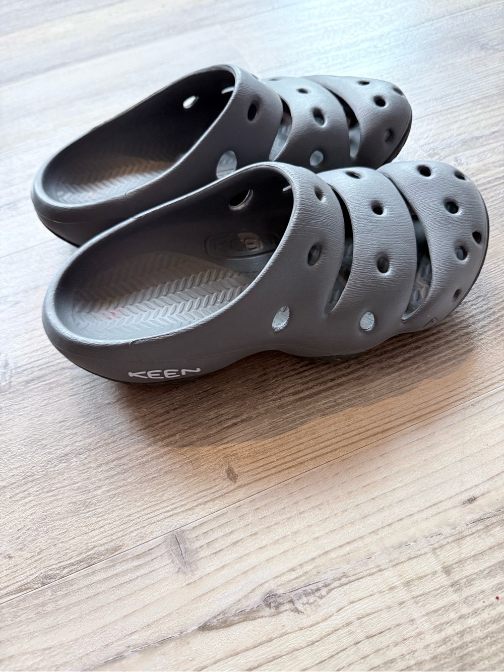 Keen Yogui Comfort Clog Mens 7 Womens 9